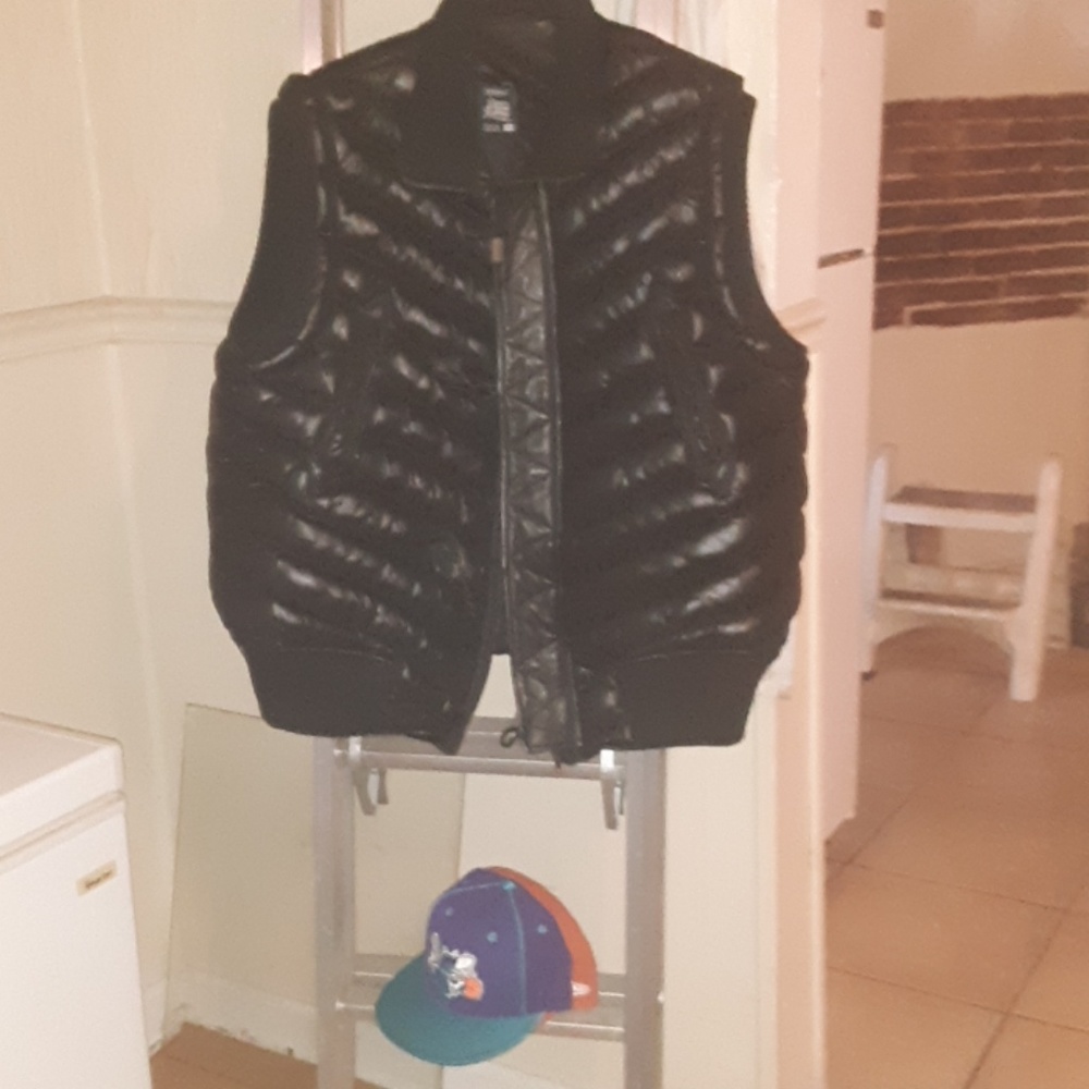 Omavis mens black puff vest